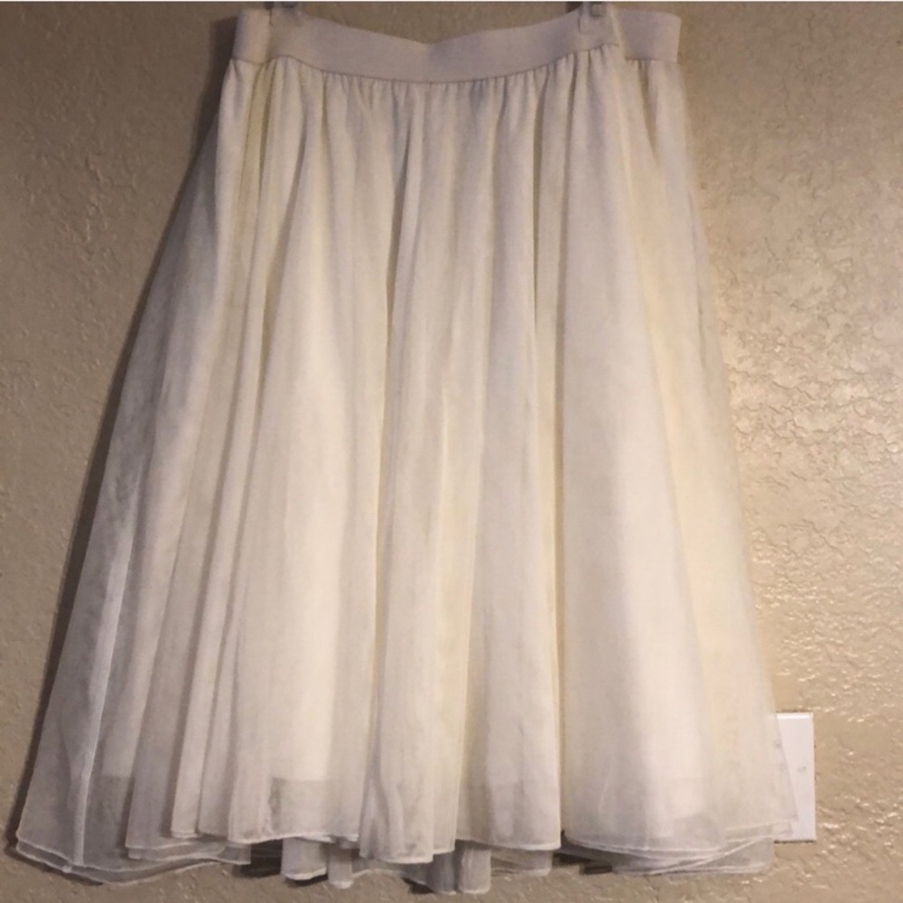 White tulle skirt 🌴